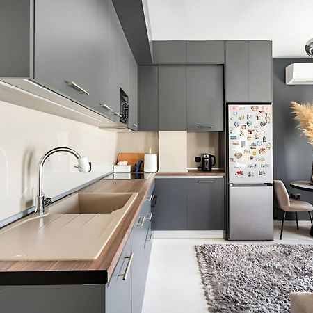 Elegant, Modern & Spacious Apartment In Thessaloniki With Balcony Eksteriør bilde