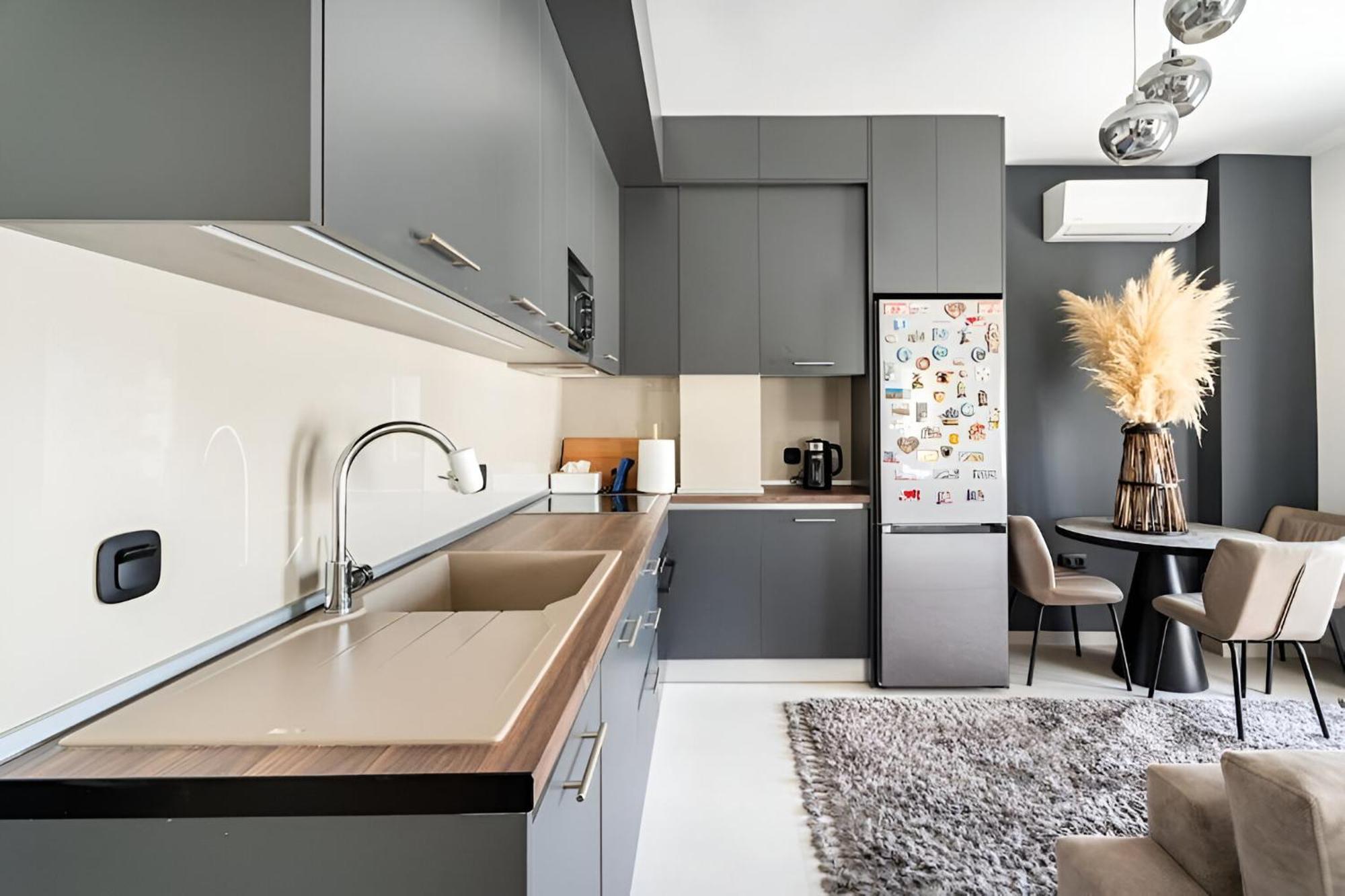 Elegant, Modern & Spacious Apartment In Thessaloniki With Balcony Eksteriør bilde