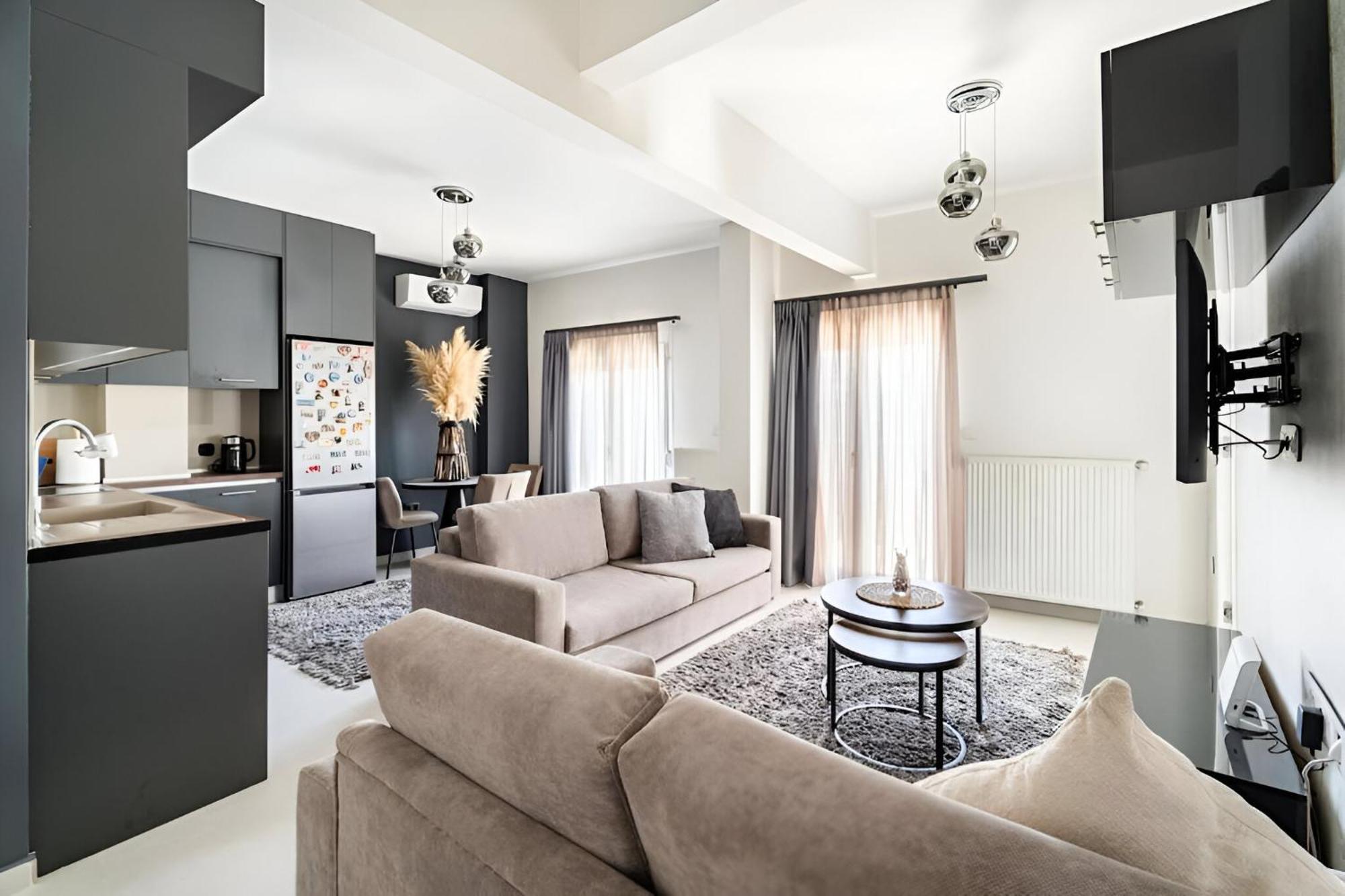 Elegant, Modern & Spacious Apartment In Thessaloniki With Balcony Eksteriør bilde