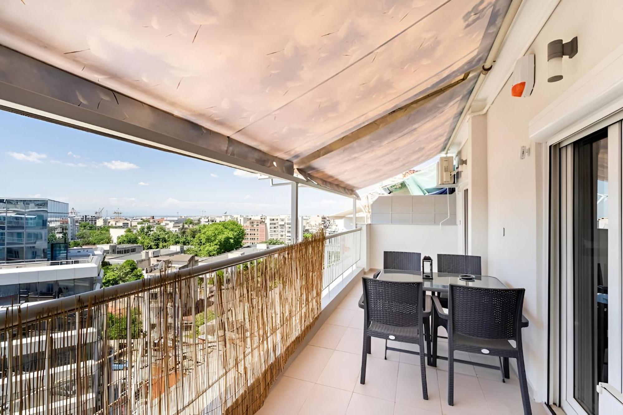 Elegant, Modern & Spacious Apartment In Thessaloniki With Balcony Eksteriør bilde